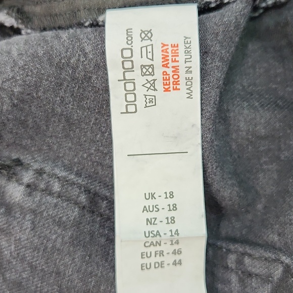 BOOHOO Plus Split Hem Straight Leg Washed Black Jeans - NEW (UK 18 / US 14) - Picture 13 of 16